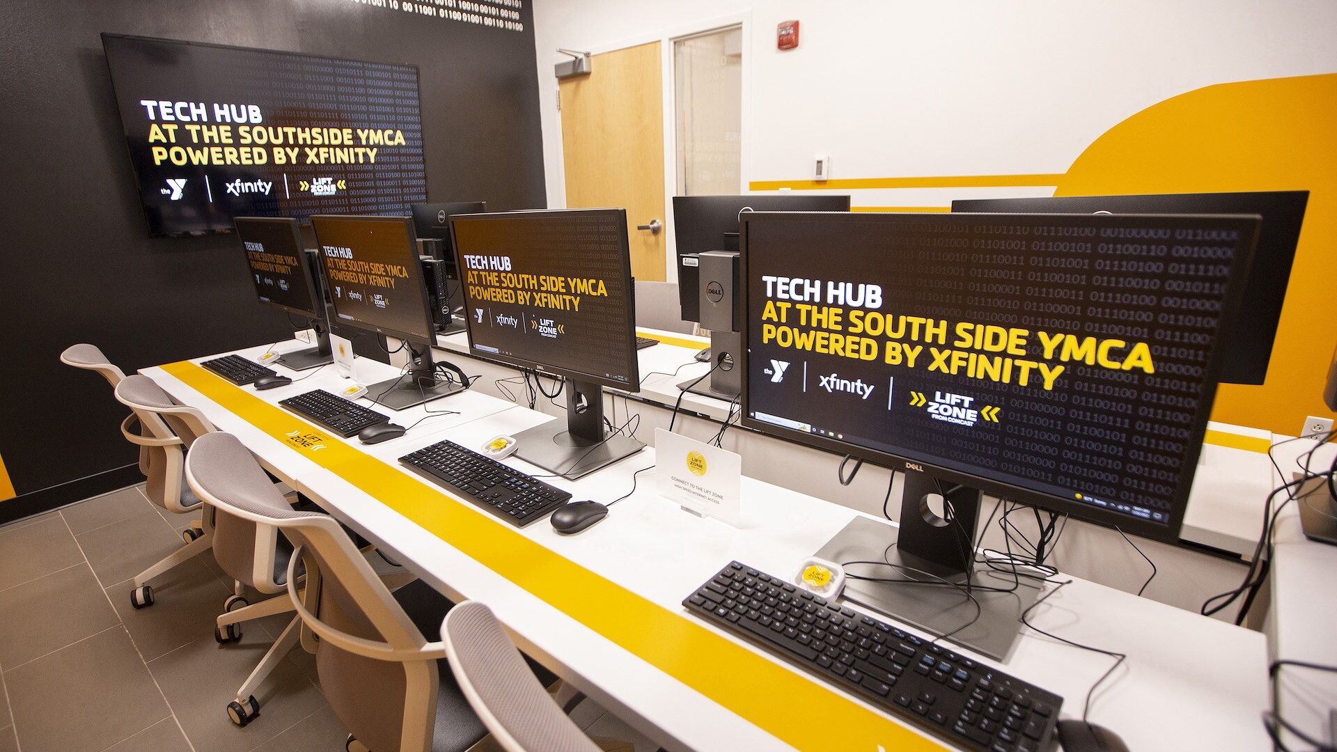 A computer lab in a Chicago Lift Zone.