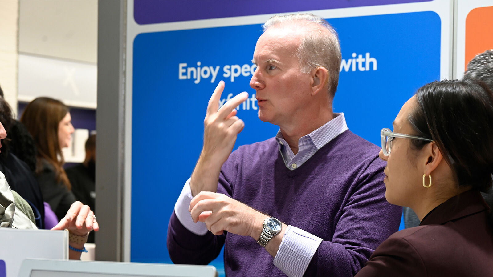 Bob Shilling, of Pennsylvania School for the Deaf, converses with participants at the Philadelphia ASL VRI launch event.