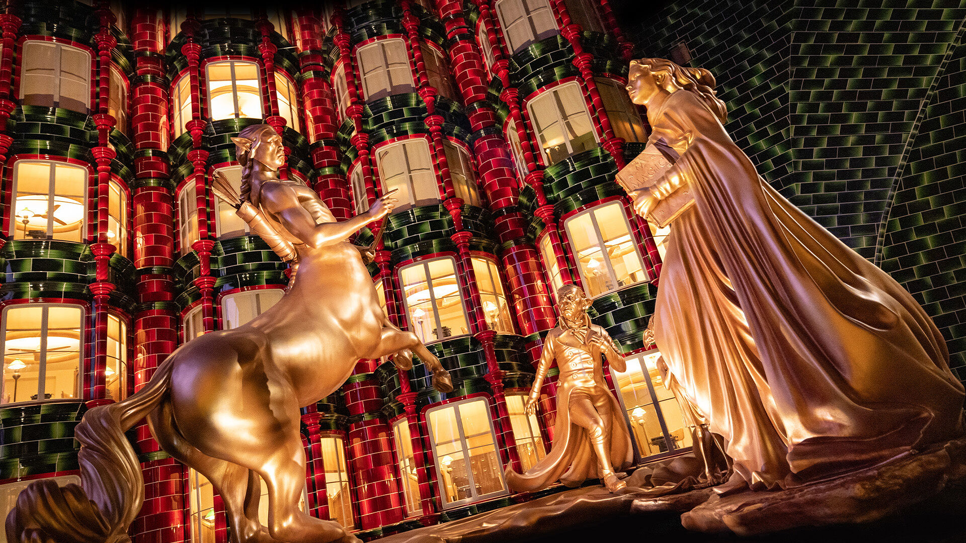 One of the highlights of the queue inside Harry Potter and the Battle at the Ministry™ is the atrium’s Fountain of Magical Brethren, with large golden statues depicting a witch, a centaur, a goblin, a